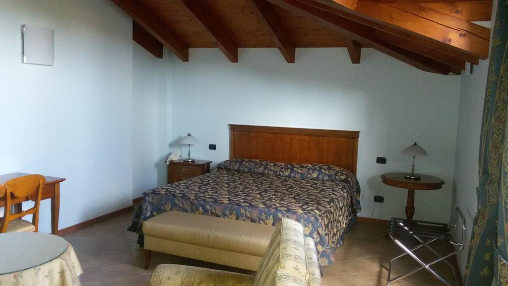 La Locanda Del Melograno Moncalvo Ruang foto